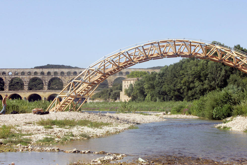 Paper Bridge,  2007, Remoulin, Francia.
Shigeru Ban.