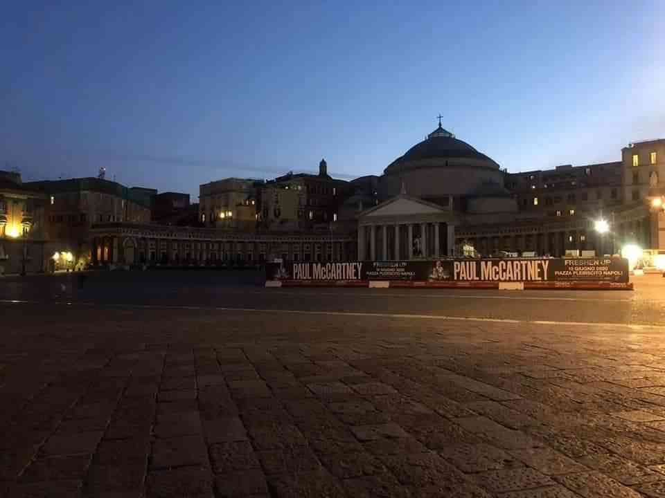 Piazza Plebiscito deserta - neomag.