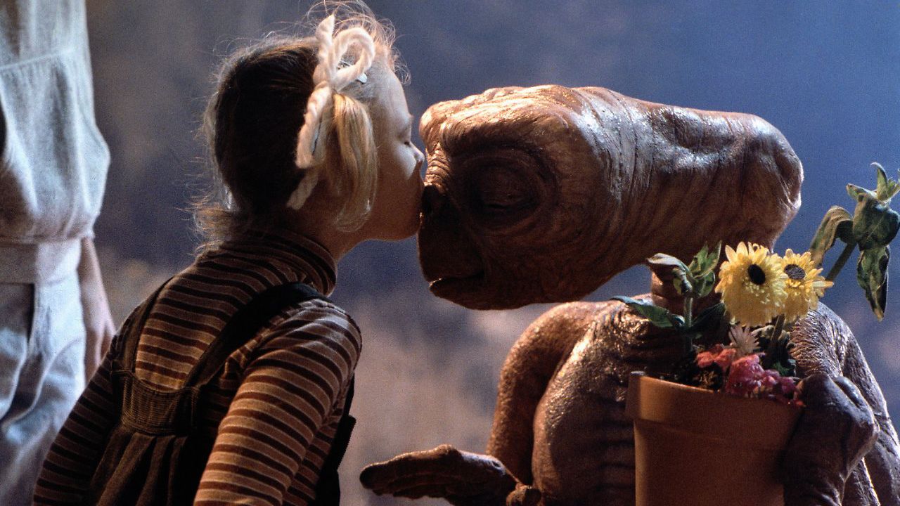 e.t. con drew barrymore - neomag.