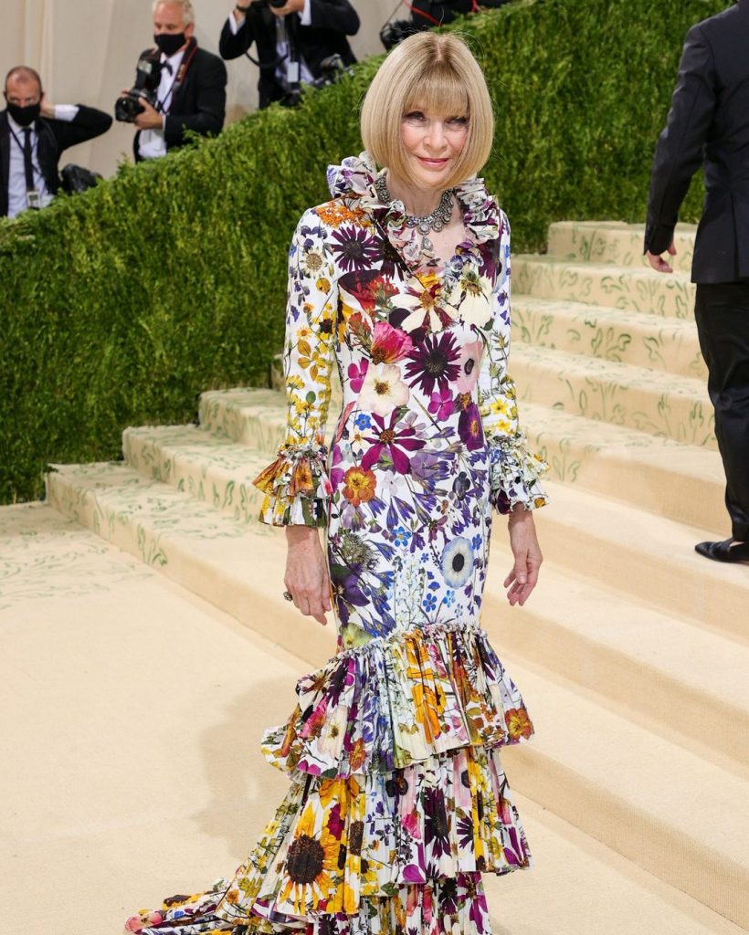 Anna Wintour in Oscar de la Renta - neomag.