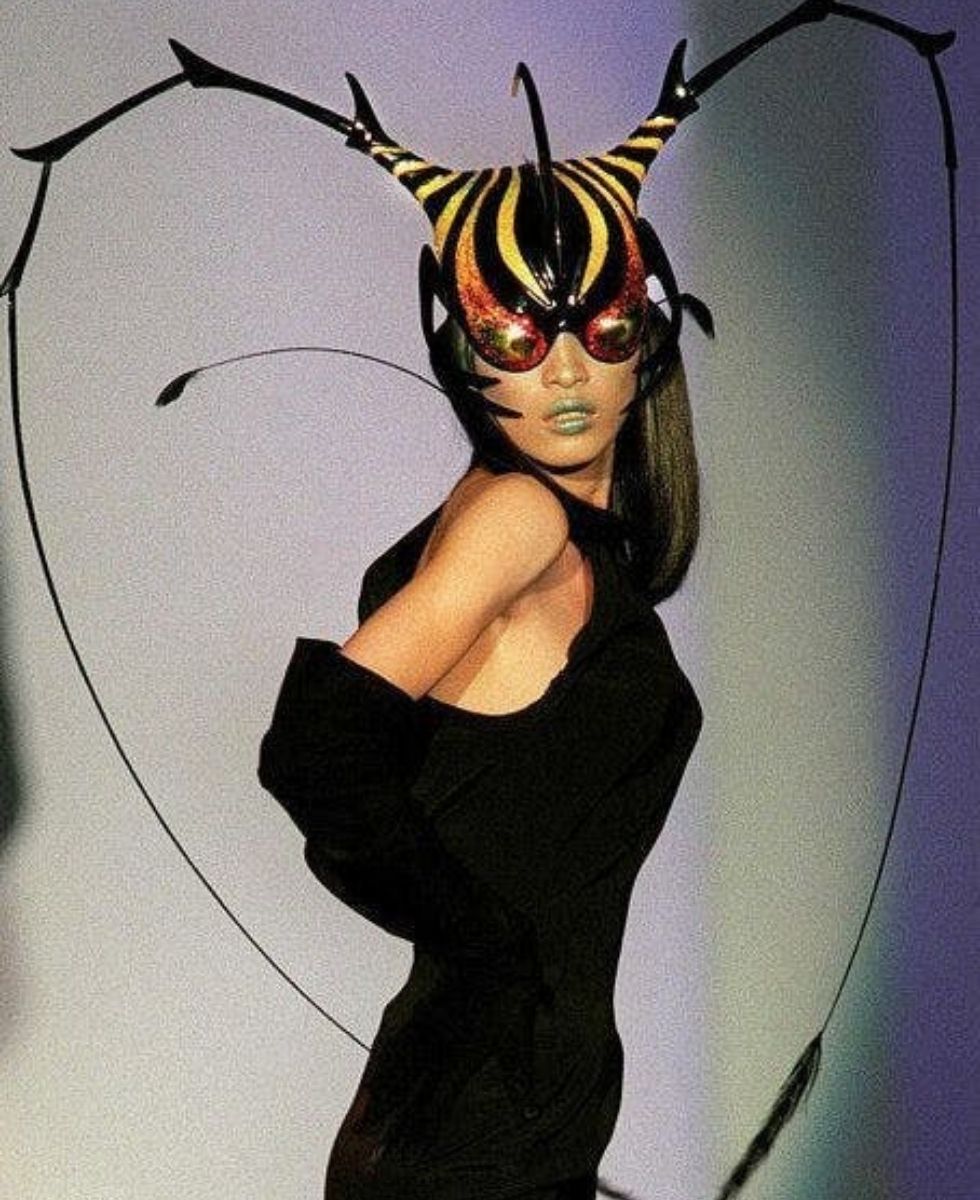 Thierry Mugler donna insetto - neomag.