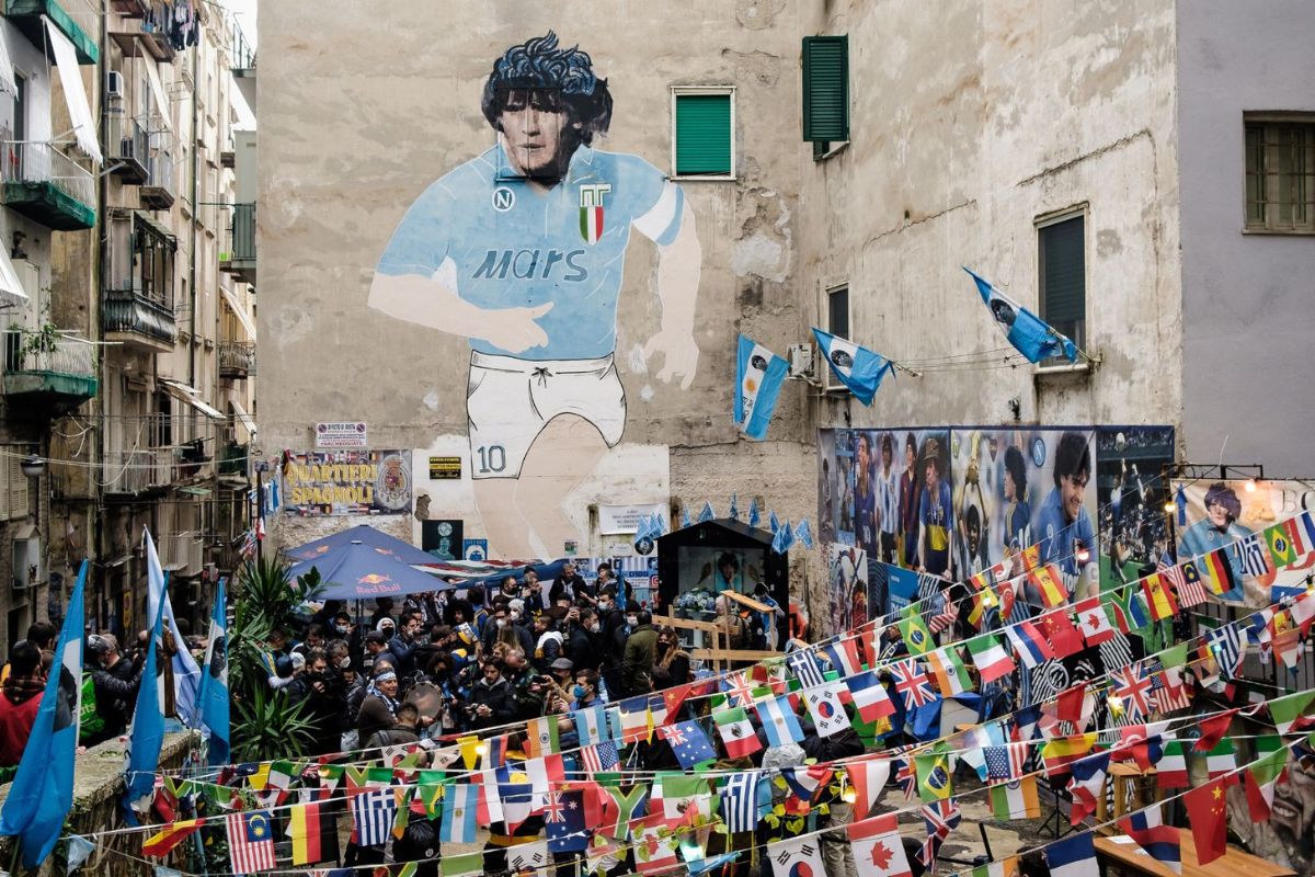 Il Murales di Maradona ai Quartieri Spagnoli: storia e simbolo di una città